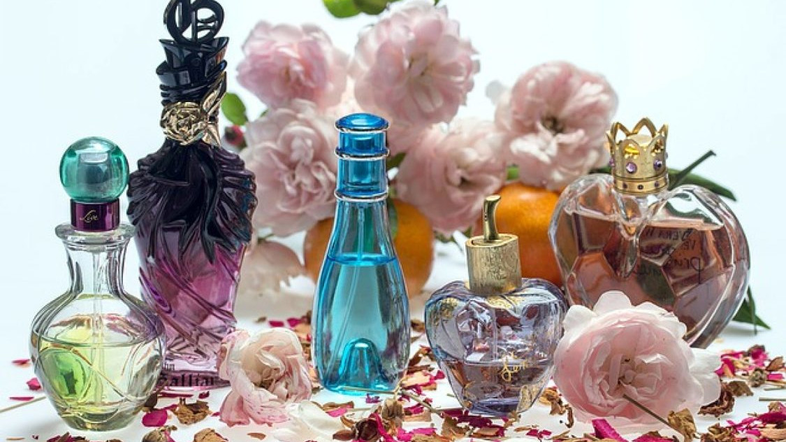 10 способів продовжити стійкість улюблених парфумів