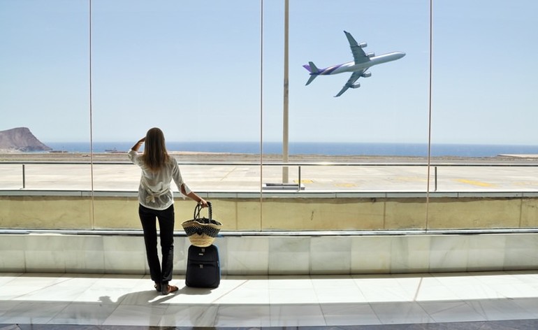 Аеропорт сонники: значення сну з літаками, митницею, залом реєстрації та паспортним контролем