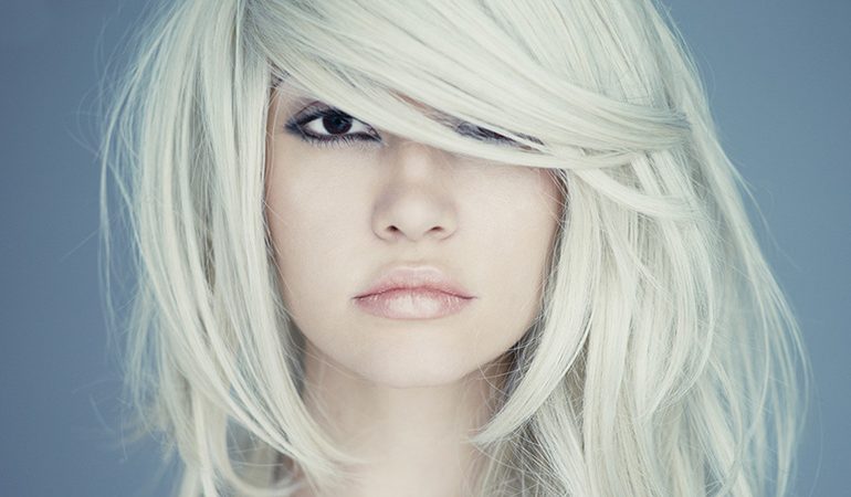 Білі волосся сонник до чого сняться світлі локони, що означає бачити білосніжні кучерики