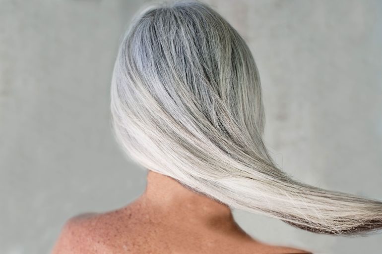Білі волосся сонник до чого сняться світлі локони, що означає бачити білосніжні кучерики