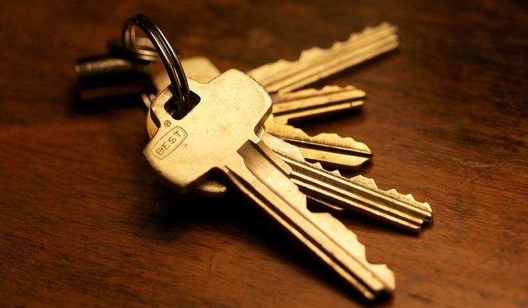 Бачити ключі в сні: до чого сняться золоті, іржаві, замкові або від машини