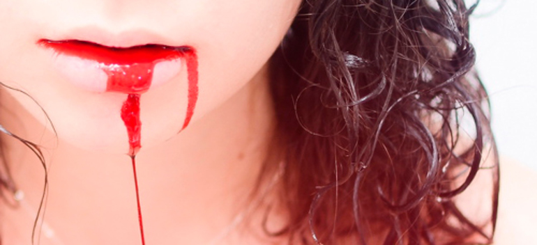 До чого може приснитися кров з рота: відповіді з найпопулярніших сонників