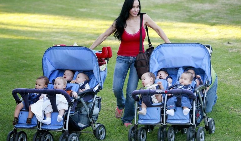 До чого сниться бачити багато дітей: значення сну по сонникам, якщо приснилася юрба малечі