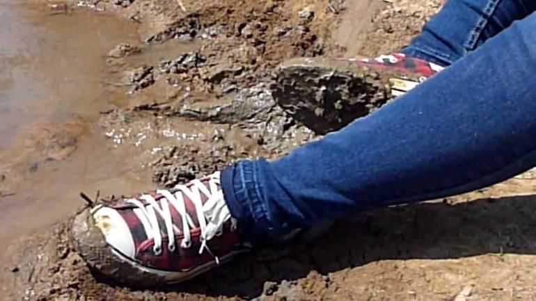 До чого сниться брудне взуття: тлумачення за різними сонникам, значення бачити черевики на чиїхось ногах