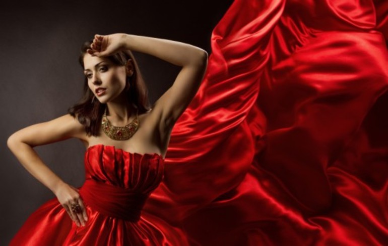 До чого сниться червоне весільне плаття: значення кольору у сні і відтінки одягу
