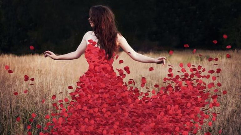 До чого сниться червоне весільне плаття: значення кольору у сні і відтінки одягу