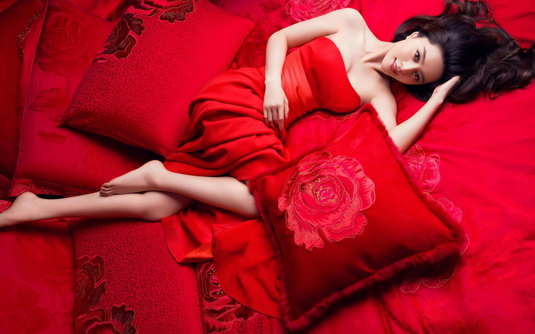 До чого сниться червоний колір: що означає бачити одяг червоного відтінку і дорогоцінне каміння за різними сонникам