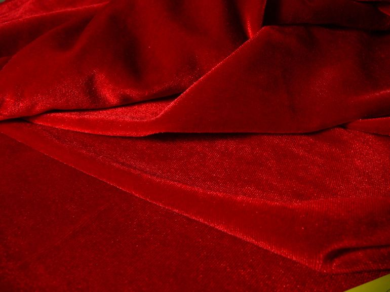 До чого сниться червоний колір: що означає бачити одяг червоного відтінку і дорогоцінне каміння за різними сонникам