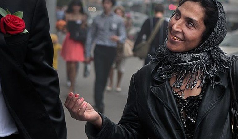 До чого сниться циганка по соннику: крадіжка гаманця або грошей, ворожіння на картах, кавовій гущі