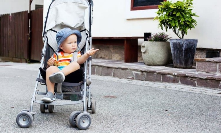До чого сниться дитяча коляска: колір конструкції за сонником, значення для чоловіка і жінки