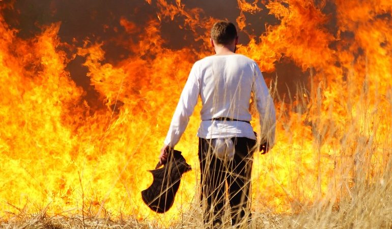До чого сниться гасити вогонь: бачити пожежу у своєму або чужому будинку, трактування в популярних сонниках