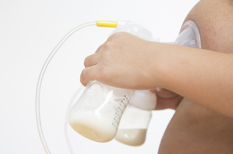 До чого сниться грудне молоко: бачити багато молока, годувати груддю, або зціджувати, особливості тлумачення