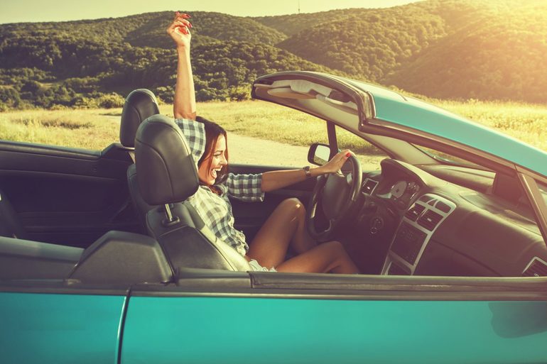 До чого сниться їхати на машині: тлумачення бачень з авто по сонникам для чоловіків і жінок
