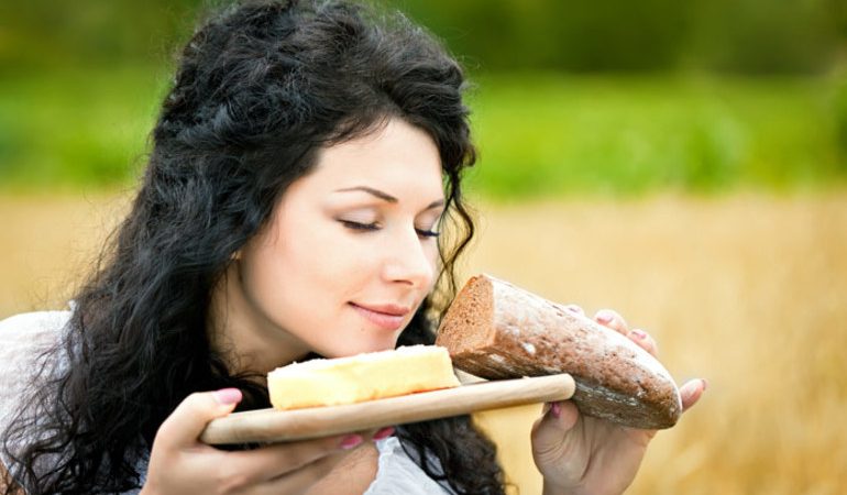 До чого сниться є хліб з маслом: значення в соннику смачного бутерброда