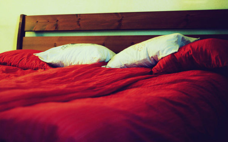 До чого сниться ліжко або ліжко по сонникам: заправляти, лежати, купувати або зламати