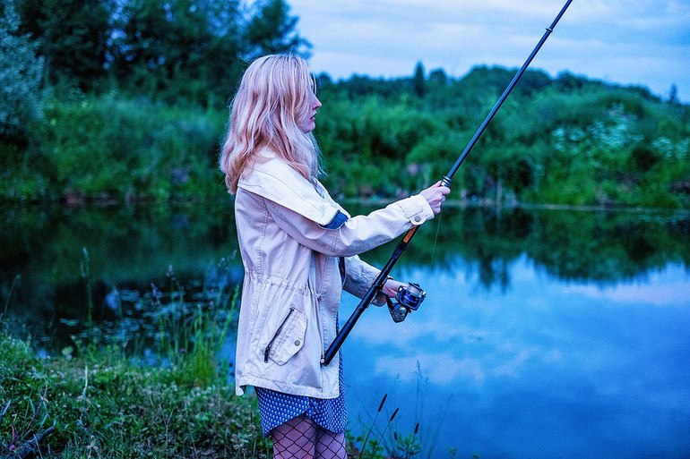 До чого сниться ловити рибу вудкою жінці: тлумачення за різними джерелами, значення лову риби для дівчини