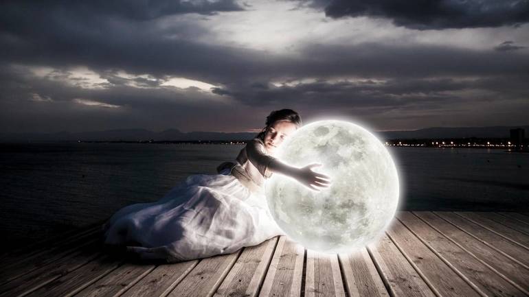 До чого сниться місяць: повний місяць у сні, значення криваво-червоний і трактування сонників для жінок і чоловіків