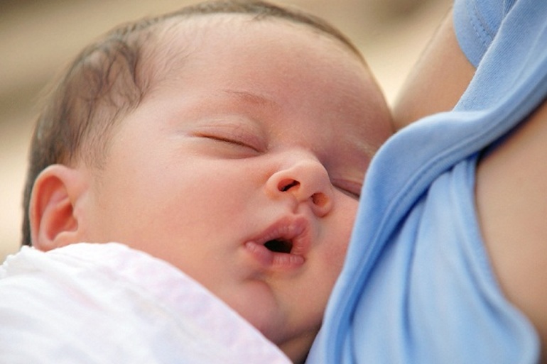 До чого сниться маленька дитина: тлумачення за сонником, для чоловіка та жінки, стать і дії немовляти