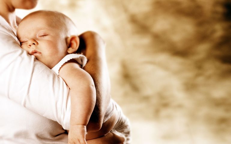 До чого сниться маленька дитина: тлумачення за сонником, для чоловіка та жінки, стать і дії немовляти