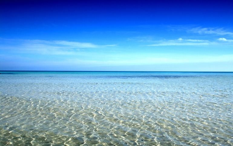 До чого сниться море блакитне, чисте і прозоре: бачити пляж і купатися, трактування по сонникам