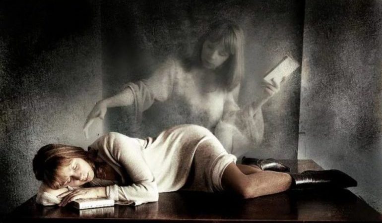 До чого сниться небіжчик: бачити радісного чи сумного мерця уві сні, значення по соннику Ванги, Міллера