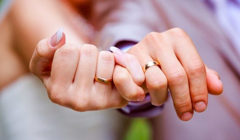 До чого сниться обручку: трактування сну для незаміжньої дівчини і чоловіки по соннику