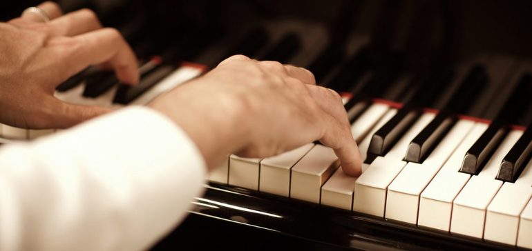 До чого сниться піаніно: значення сну, в якому наснилося грати на роялі або фортепіано красиву музику