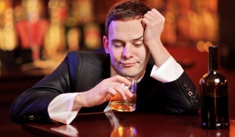 До чого сниться п’яний чоловік жінці: живий і померлий, колишній і теперішній, лаятись і кричати уві сні