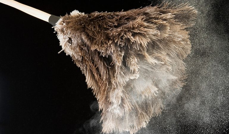 До чого сниться пил: в кутах квартири і меблів, мало і багато, тлумачення з різних сонників