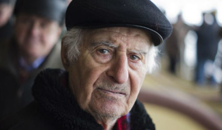 До чого сниться покійний батько: що означає цілувати або обіймати тата, тлумачення гробу різними сониками