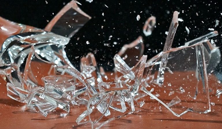 До чого сниться розбитий посуд: значення сну з битими тарілками і склянками за різними сонникам