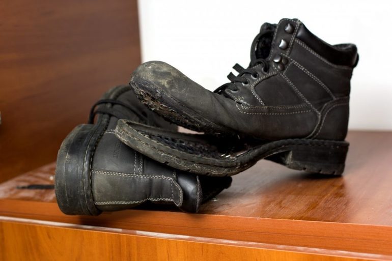 До чого сниться рване взуття: тлумачення снів з дірявими черевиками і туфлями