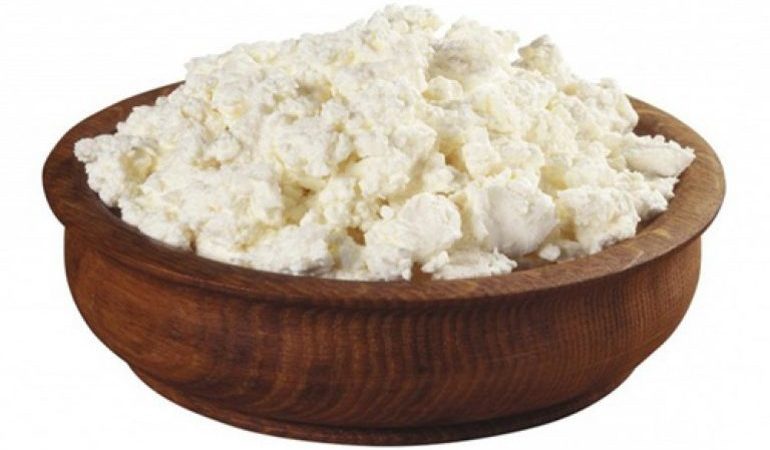 До чого сниться сир: що означає купувати продукт або їсти його зі сметаною за сонниками
