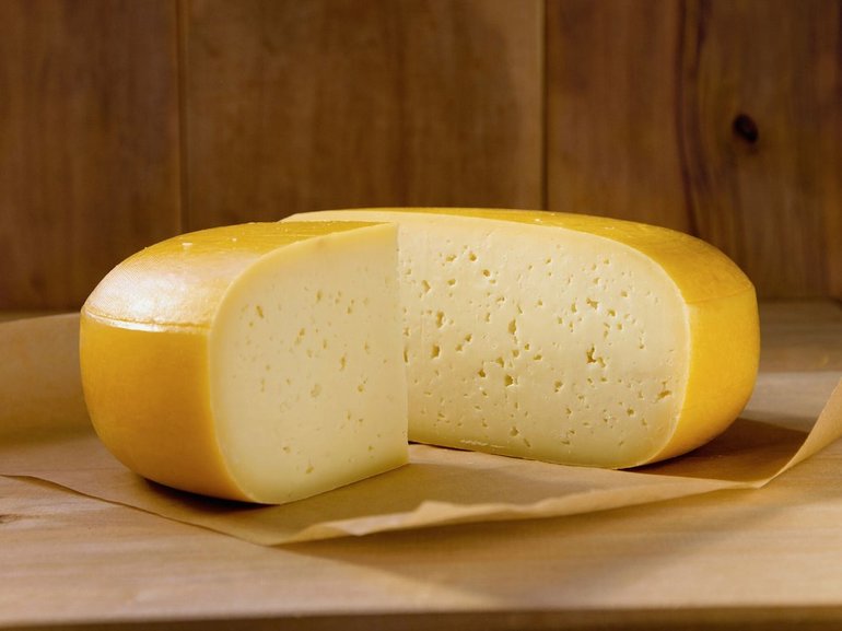 До чого сниться сир: тлумачення про ковбасному або адигейській, що означає шматочок плавленого для жінки