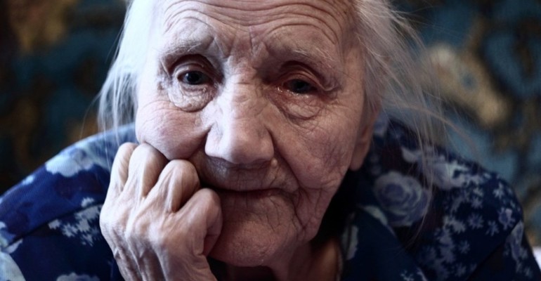 До чого сниться стара: тлумачення за різними сонникам, різниця між злий і доброю старою жінкою
