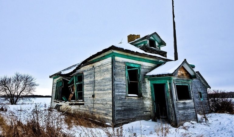 До чого сниться старий будинок: значення по сонникам, тлумачення бачень з селом і дерев’яними будівлями