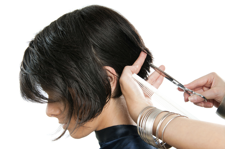 До чого сниться стригти волосся в перукарні: тлумачення сну з довгою або короткою стрижкою по сонникам