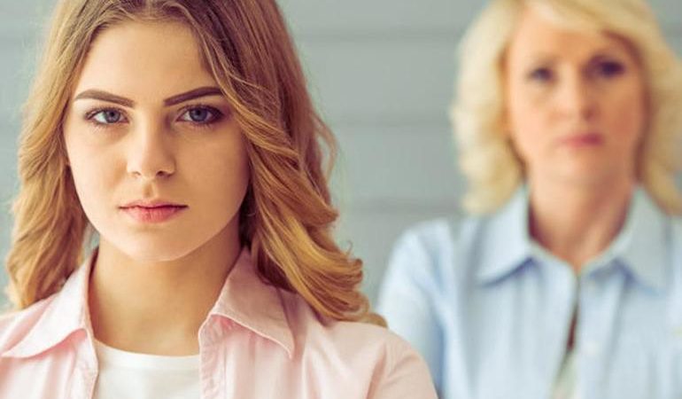 До чого сниться сварка з мамою: що означає посваритися з померлим батьком, що віщує бійка