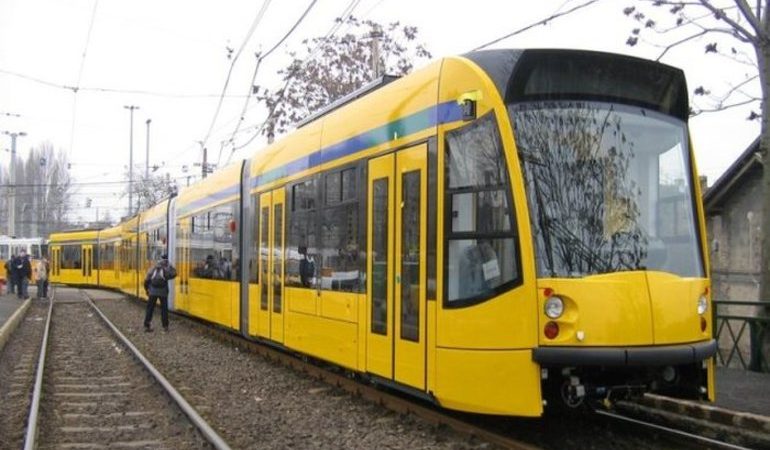 До чого сниться трамвай: їхати у вагоні або бігти за ним, бачити, як зійшов з рейок трамвай