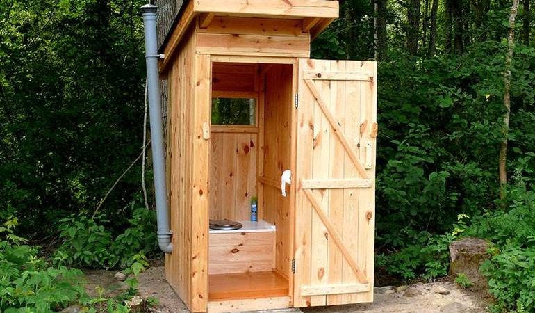 До чого сниться туалет: сходити в старий брудний сільський сортир