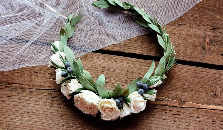 До чого сниться вінок у сні: значення образу, деталі і нюанси сновидіння, приклади тлумачень різних сонників