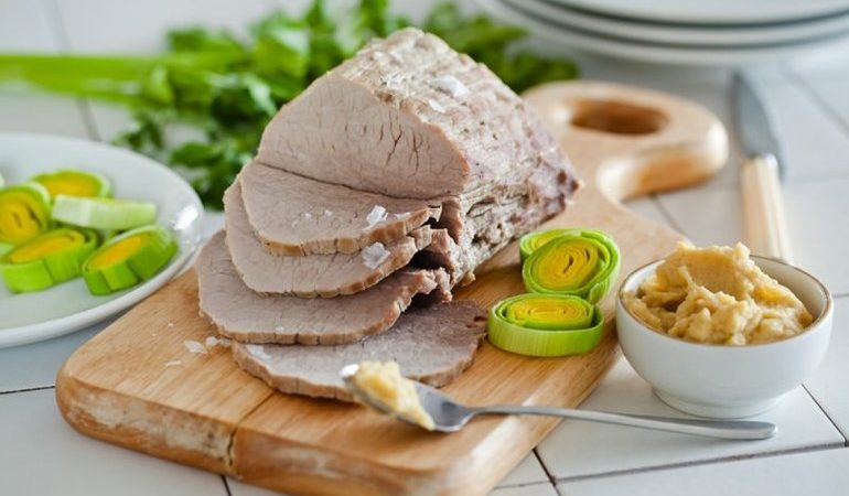 До чого сниться варене м’ясо: значення сну з вареною курятиною, яловичиною або свининою