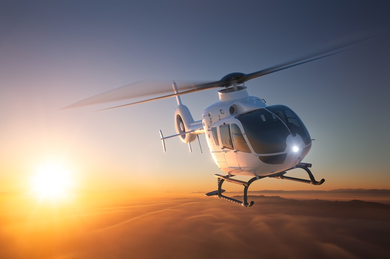 До чого сниться вертоліт: політ і крах по сонникам, що означає бачити воду, зелень і чисте небо