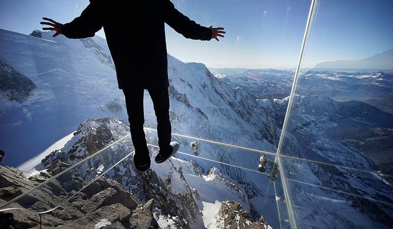 До чого сниться висота: тлумачення сонників, що означає стояти або висіти на краю обриву, страх впасти вниз