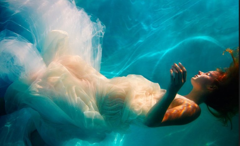До чого сниться впасти в воду: можливі тлумачення сновидіння по соннику