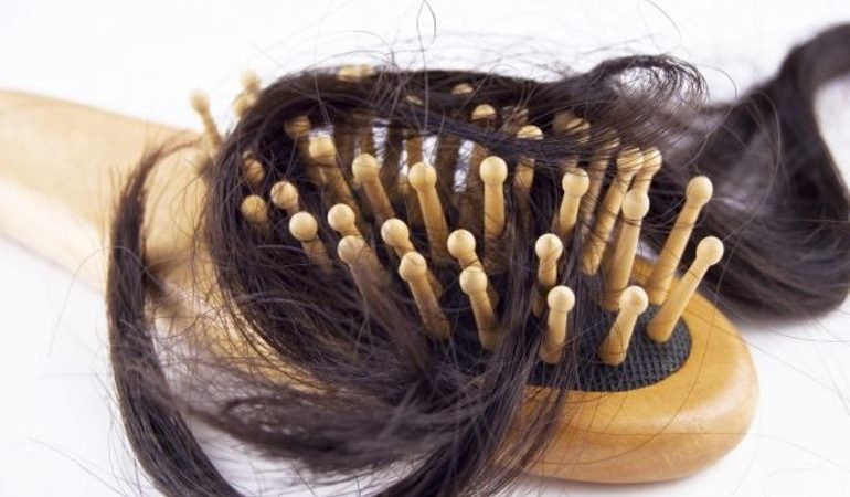 До чого сниться жмут волосся: тлумачення за сонником, подробиці сюжету, значення вирваного локона в руці