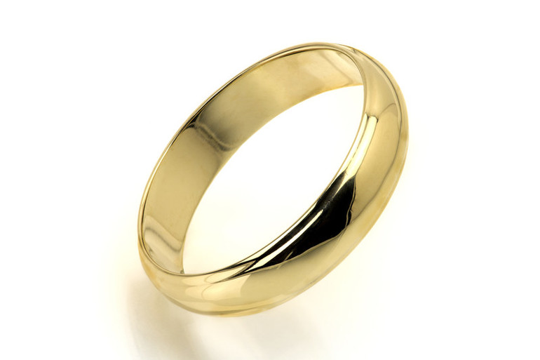 До чого сниться золоте кільце: значення сну, в якому довелося бачити, купувати або надягати перстень