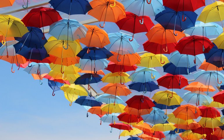 До чого сниться зонт: різні видання сонників, значення деталей, тлумачення дощу і подарунка