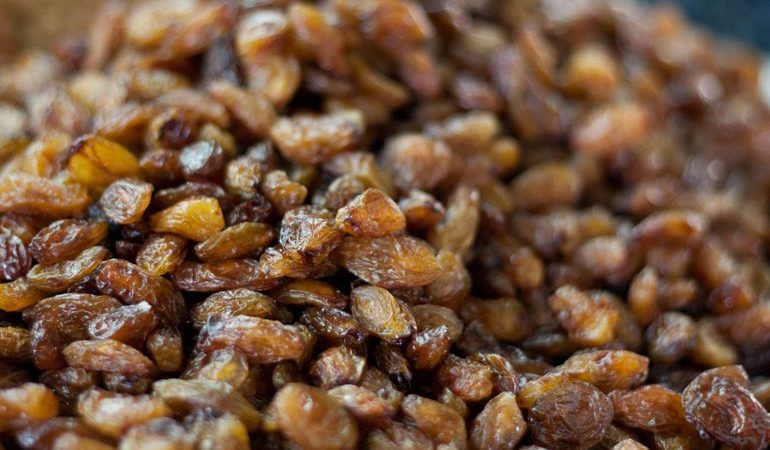 До чого сниться ізюм: основні трактування образу сушеного винограду у відомих сонники