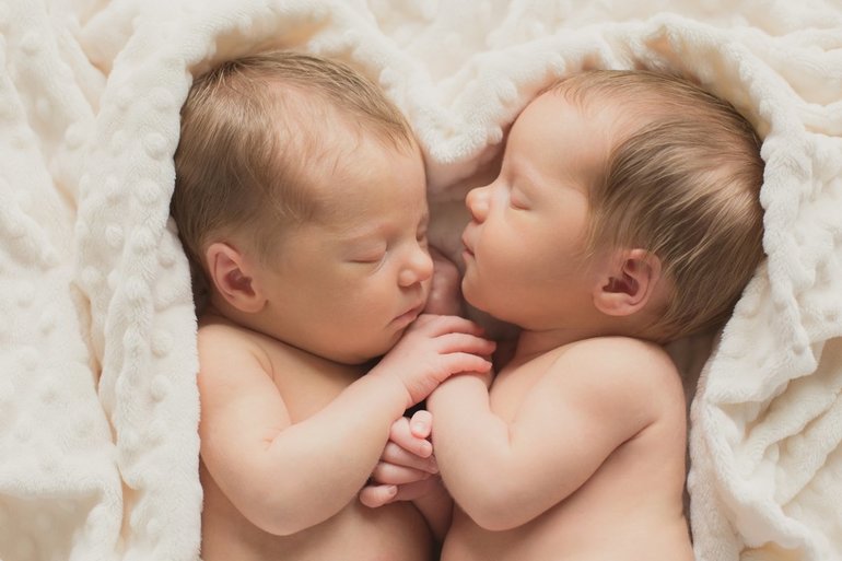 До чого сняться близнюки: значення снів з маленькими та дорослими двійнятами, тлумачення по сонникам